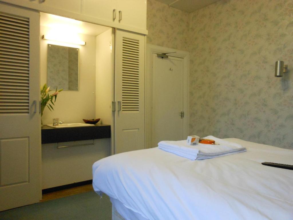 Silkhouse London Room photo